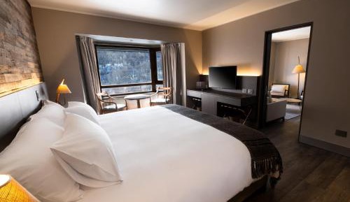 Suite with Mountain View