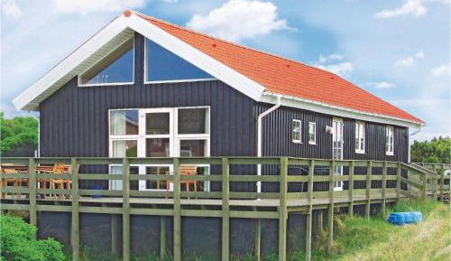 Three-Bedroom Holiday Home 