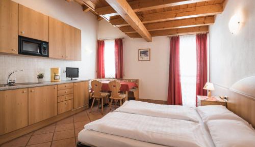 Studio - Split Level (5 Adults)
