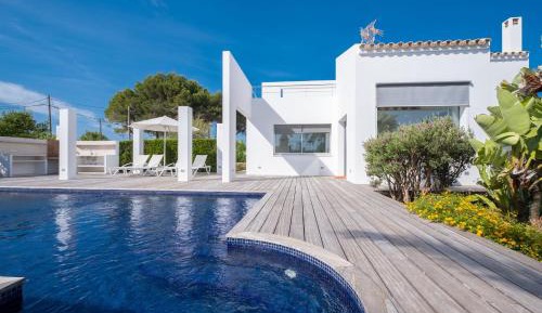 Villa with Garden View