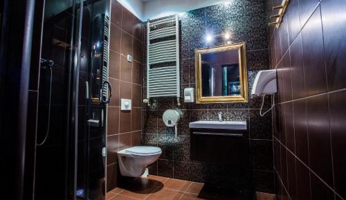 Twin Room with Shared Bathroom