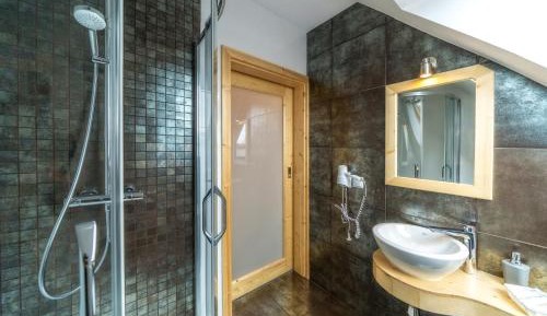 Suite with Kitchenette and Mountain View