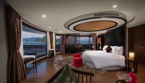 President Suite ( Included 60 minutes body massage + a bottle of wine)