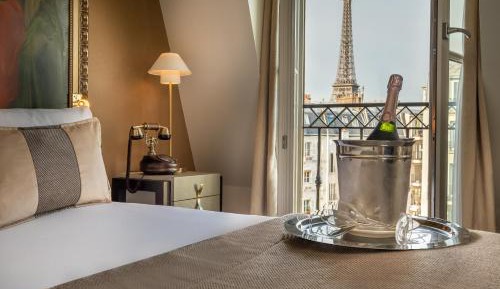 Classic Double Room with Eiffel Tower View