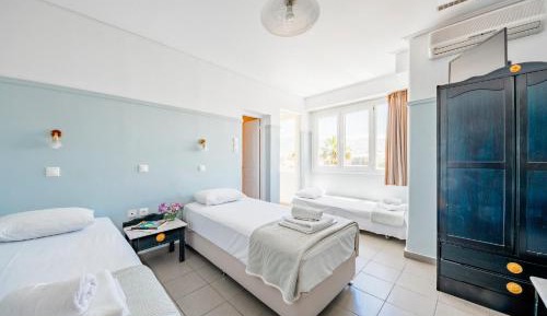 Family Room with Balcony (2 Adults + 1 Child)
