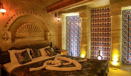Deluxe Cave Suite (3 Adults)