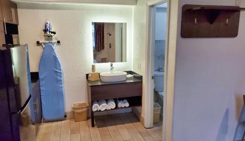 Queen Room - Disability Access - Non-Smoking