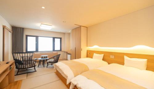 	Twin Room with Tatami Area and Mountain View - Non-Smoking