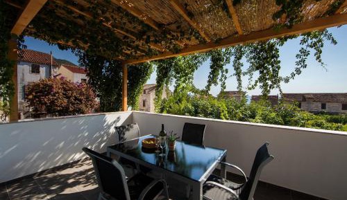 One-Bedroom Apartment with Balcony