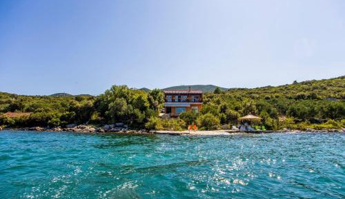 Villa - Beach Front