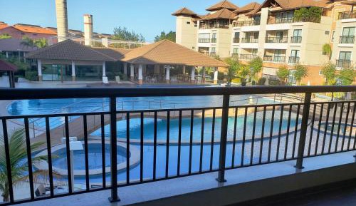 Apartment with Pool View 
