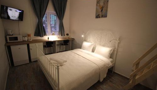 Studio - Split Level