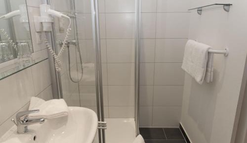 Single Room with Shared Bathroom