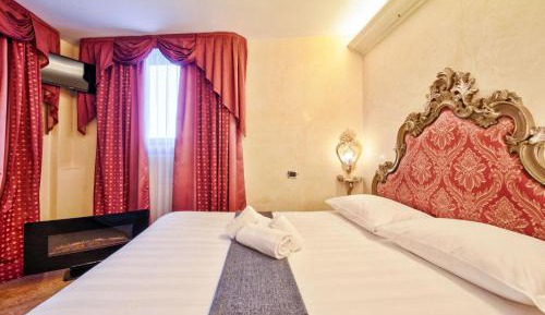 Superior Double Room with Lagoon View