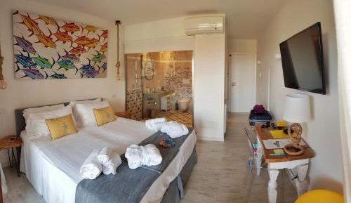 Deluxe Double Room with Balcony and Sea View