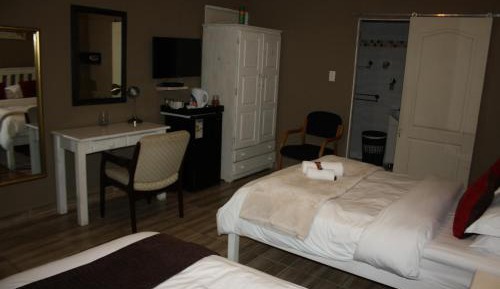 Deluxe Room (2 Adults + 1 Child)