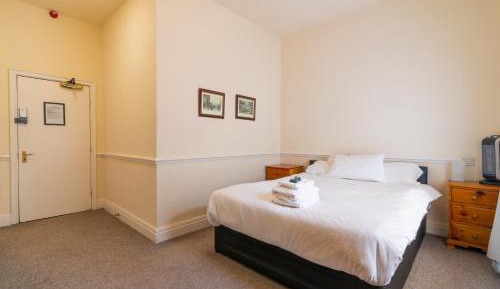 Deluxe Triple Room with Ensuite Bathroom