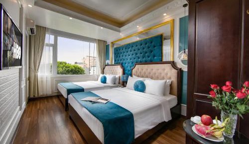Deluxe Family Room with Large Window
