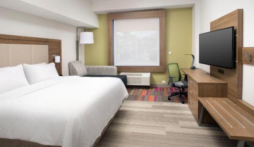King Room - Hearing Accessible - Roll-in Shower