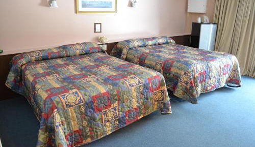 Deluxe Room with Two Queen Beds - Non-Smoking (Not Pet Friendly)