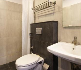 Deluxe Double Room (2 Adults + 1 Child)