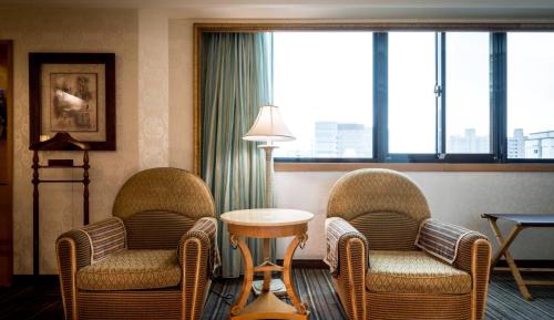 Honeymoon Suite