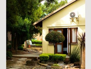 Deluxe Queen Studio 