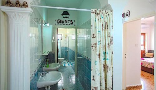 Economy Triple Room with Shared Bathroom