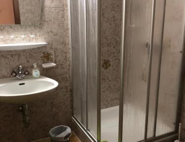 Deluxe One-Bedroom Apartment with Balcony 