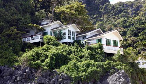 Mountain Villa with Ocean view