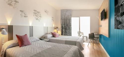 Superior Family Room (2 Adults + 2 Children)