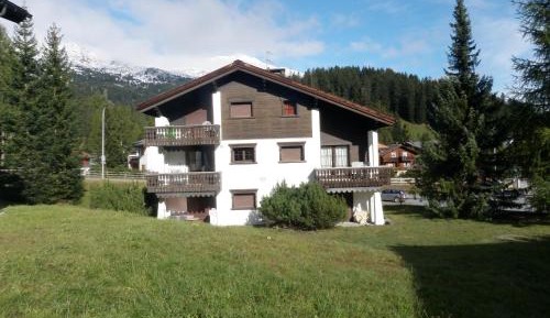 Apartment with Mountain View