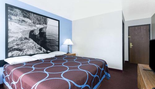 Queen Room - Mobility Access/Non-Smoking