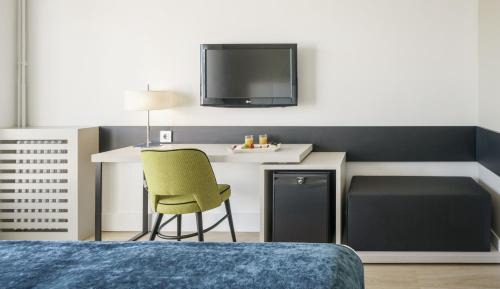Double Room with Extra Bed (3 Adults)