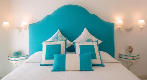 Standard Double Room with Balcony and Sea View