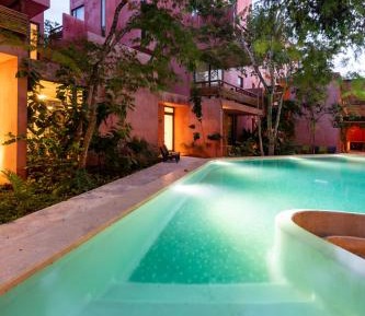 Apartment with Pool View 