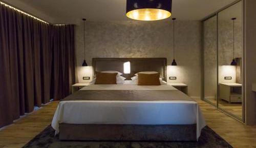 Deluxe King Room with Balcony