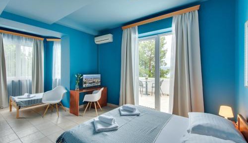 Triple Room with Terrace and Sea View