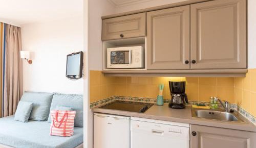 Studio with Sleeping Alcove and Terrace or Balcony (4 People)