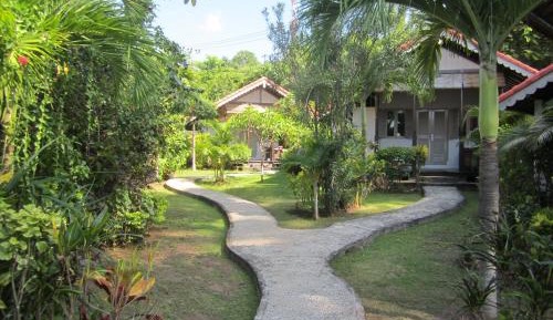 One-Bedroom Bungalow with Garden View