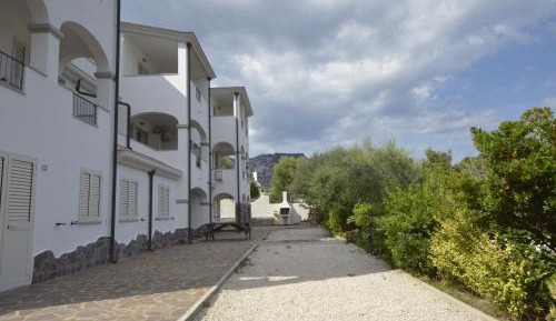 Apartment with Garden View