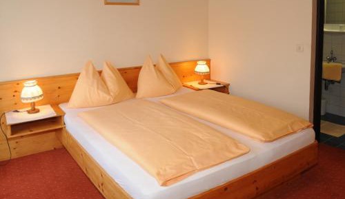 Family Room (2 Adults + 1 Child)