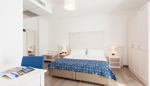 Comfort Double or Twin Room with Lateral Sea View