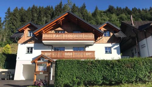 Apartment with Mountain View