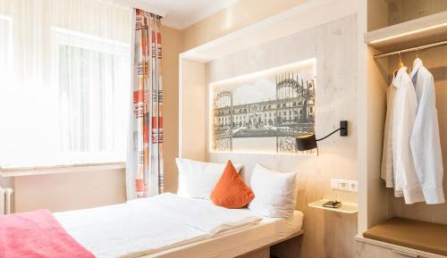 Single Room with Own Shower/Shared WC