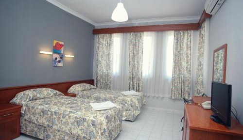 Studio (2 Adults)