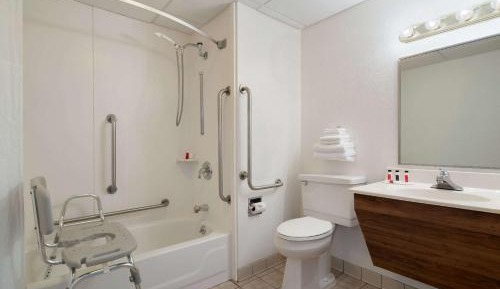 Deluxe Double Room - Mobility Access/Non-Smoking