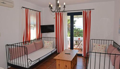 One-Bedroom Apartment with Town View