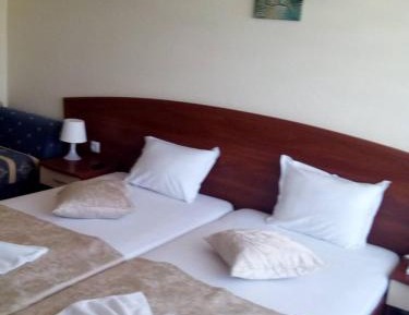 Double Room (2 Adults + 1 Child )