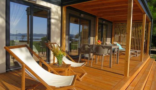 Family Two-Bedroom Mobile Home with Terrace and Lake View